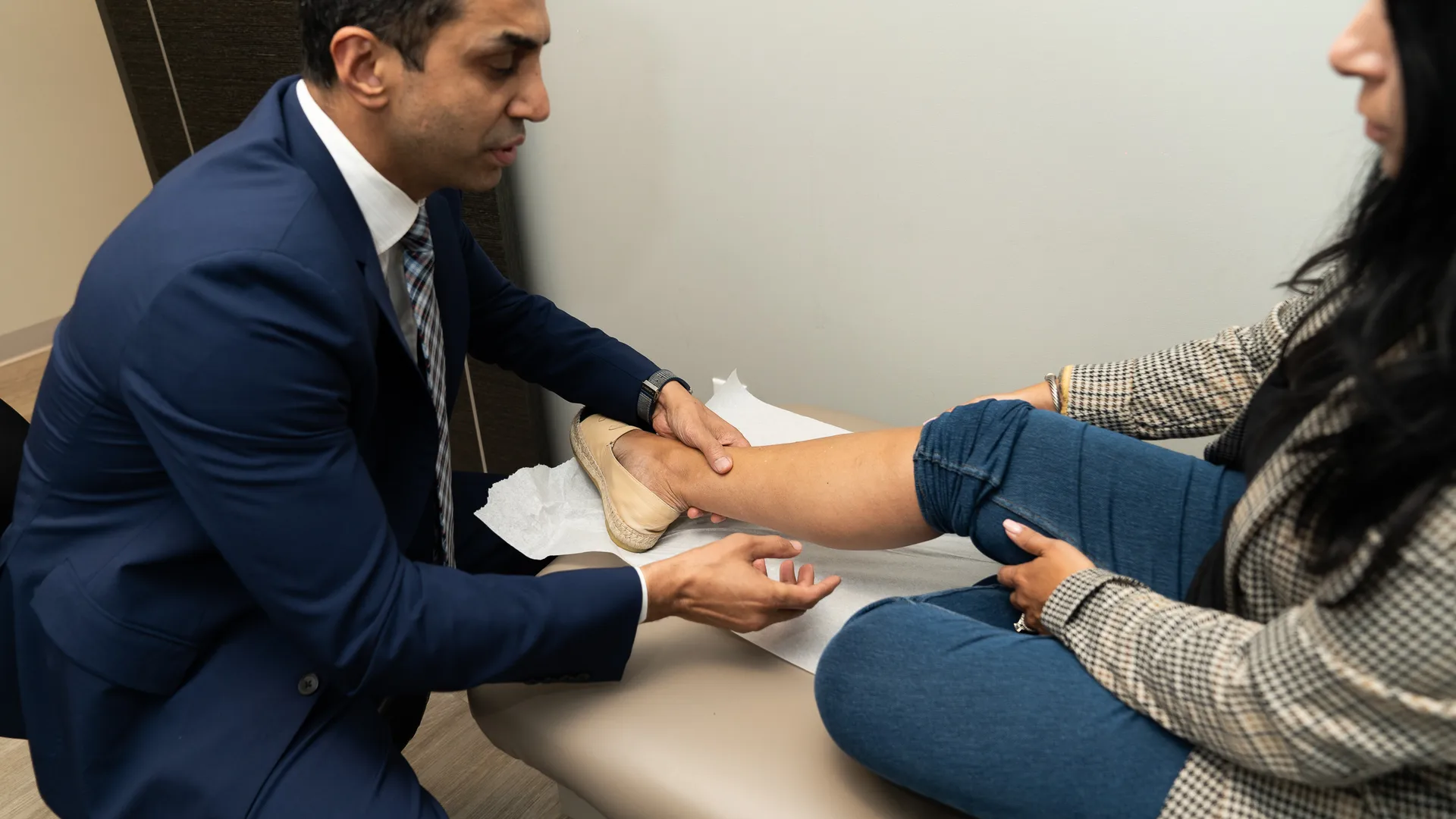 Dr. Rahul Sood, D.O. consulting with a patient